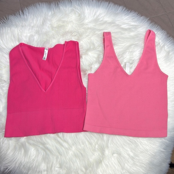 Nikki Seamless Plunge Cropped Tank Tops - Picture 1 of 3